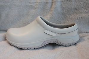 best waterproof nursing shoes